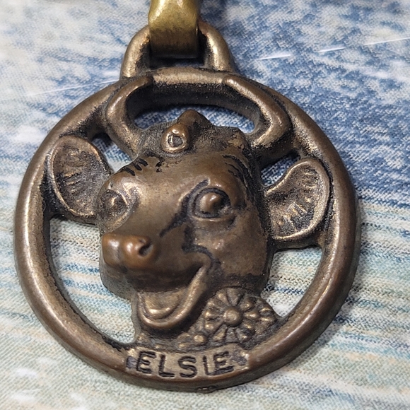 Vintage Elsie the Cow Gold Brooch - Picture 3 of 6